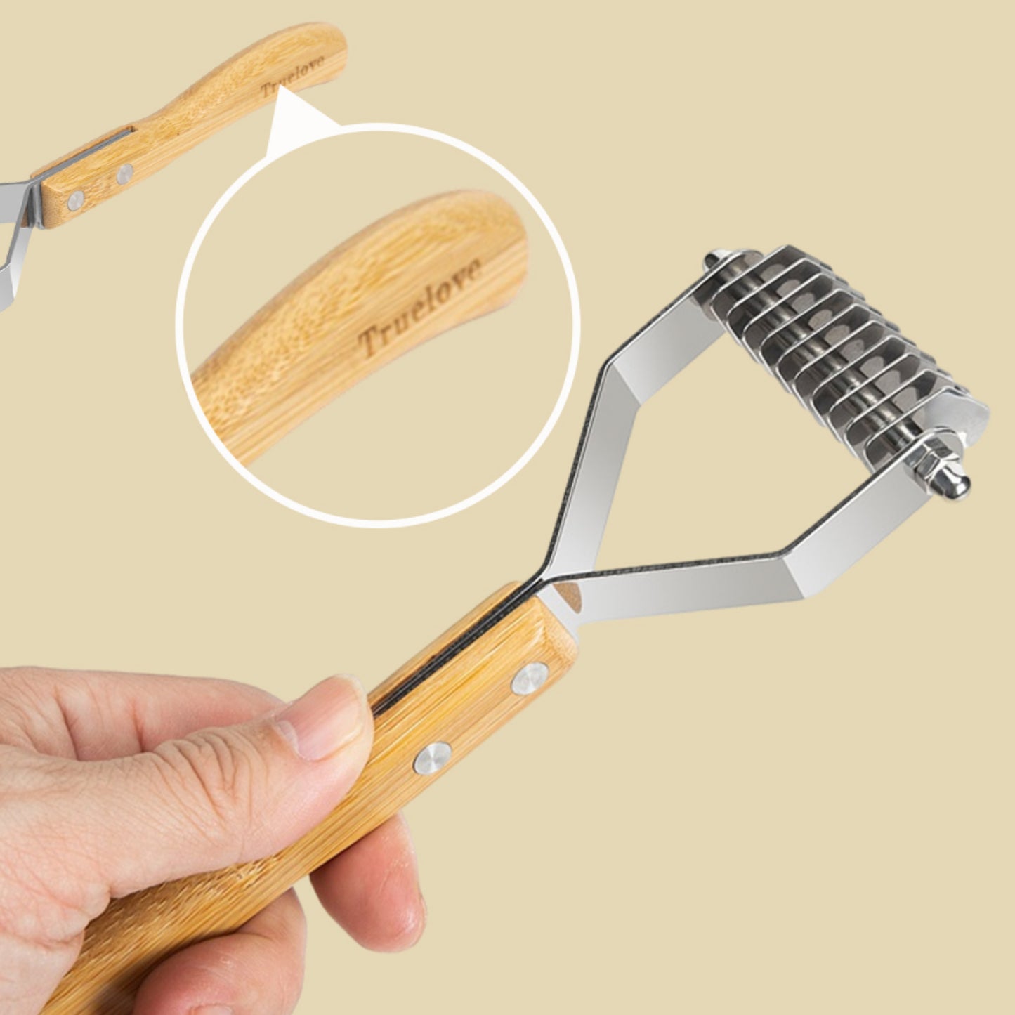 Demattierungskamm mit ergonomischem Griff